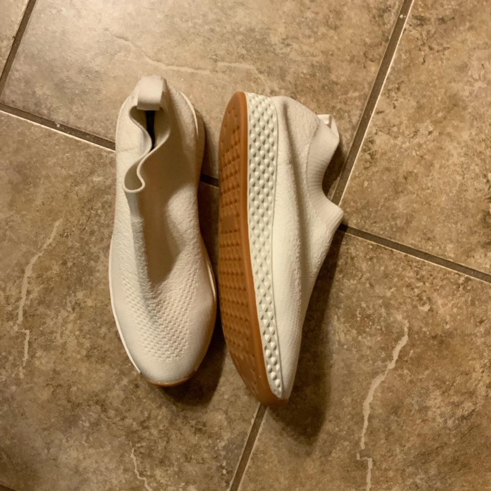 Women’s slip on shoe